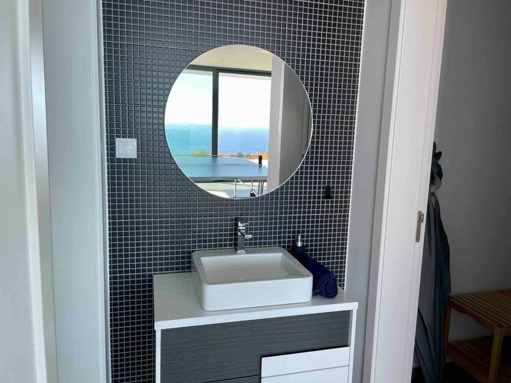 The downstairs entertainment area is equipped with a full bathroom, changing room, shower and basin.