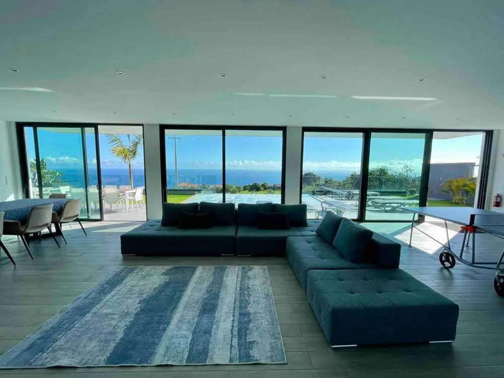 180 degree views from the downstairs entertainment area leading onto the heated swimming pool.