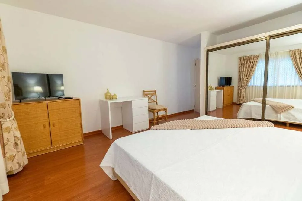 Second bedroom.