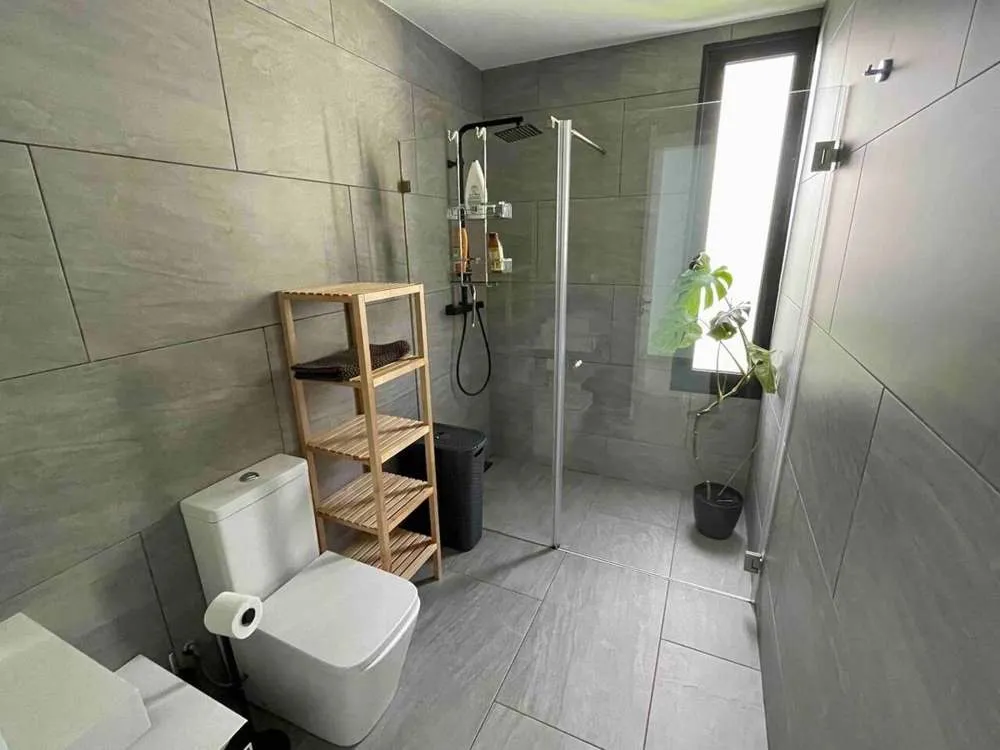 Additional view of the bathroom for the 2nd and 3rd bedrooms.