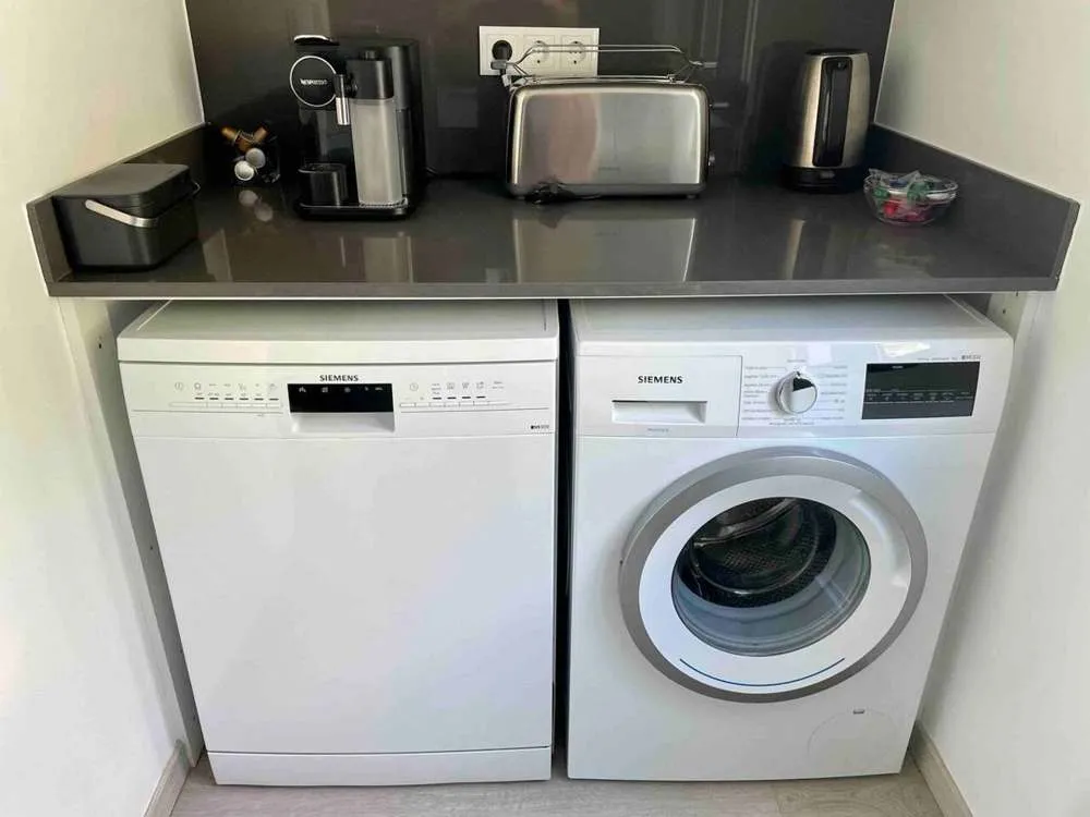 Well equipped with a dishwasher, washing machine, drier, toaster, kettle, blender & coffee machine.
